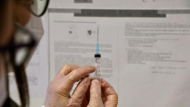 In Italia oltre 150mila i vaccinati, usato il 30% delle dosi