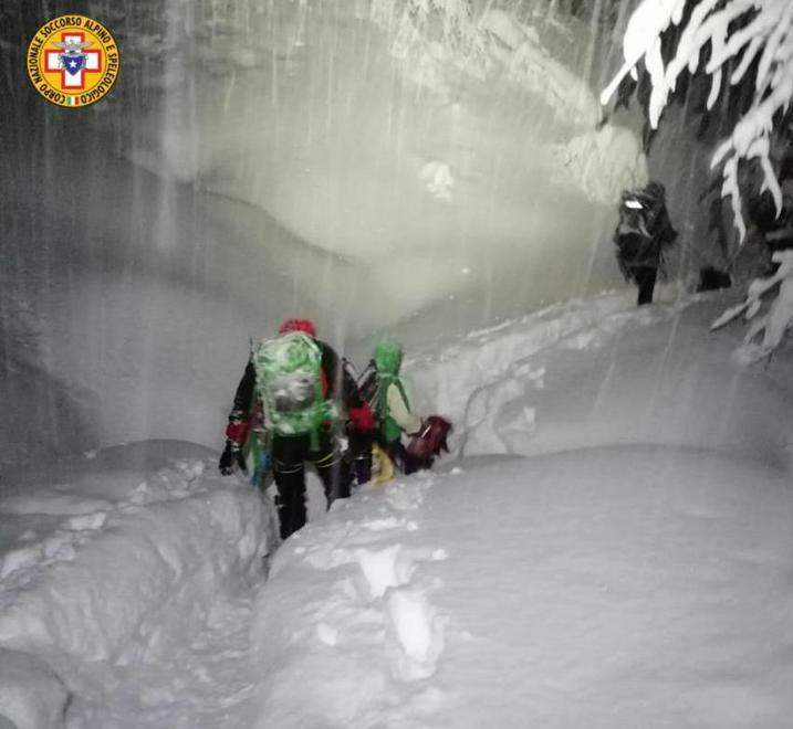 Salvata dalla slavina, tra gli escursionisti anche alcuni di Massa