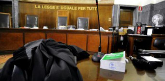 Un etto di cocaina nel cruscotto: sconterà tre anni 