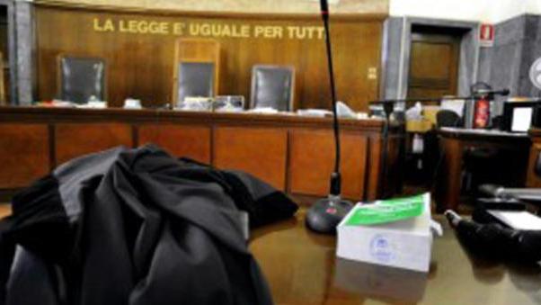 Un etto di cocaina nel cruscotto: sconterà tre anni