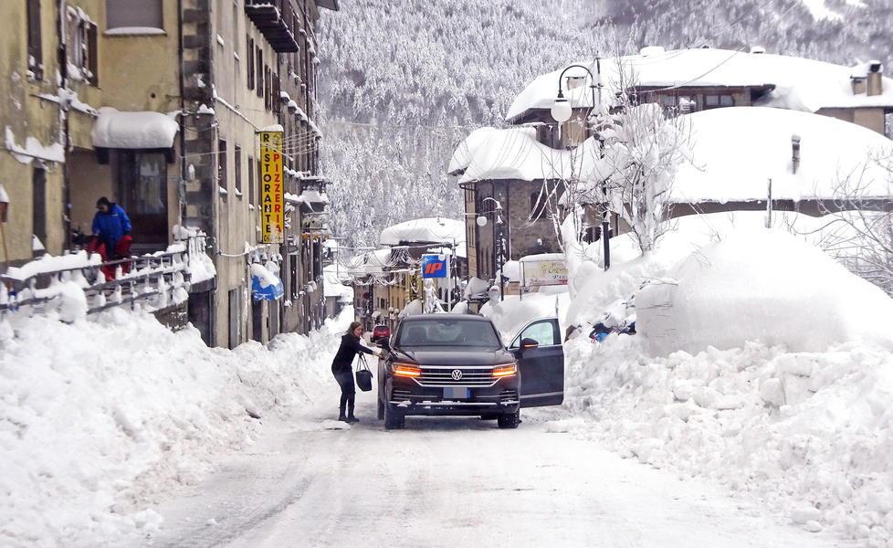 Abetone sepolto dalla neve Giani: sì allo stato di emergenza 