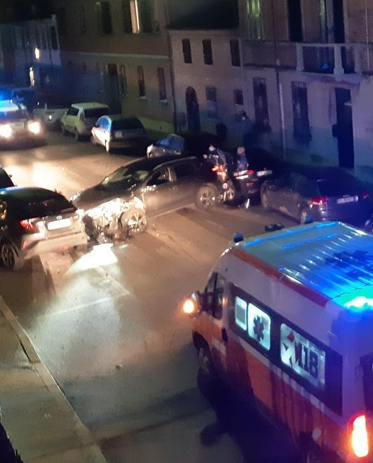 Sbanda con l’auto Un uomo all’ospedale
