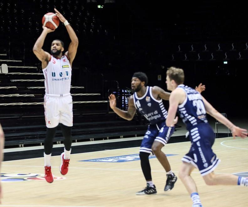La Unahotels si arrende a Sassari all’overtime 