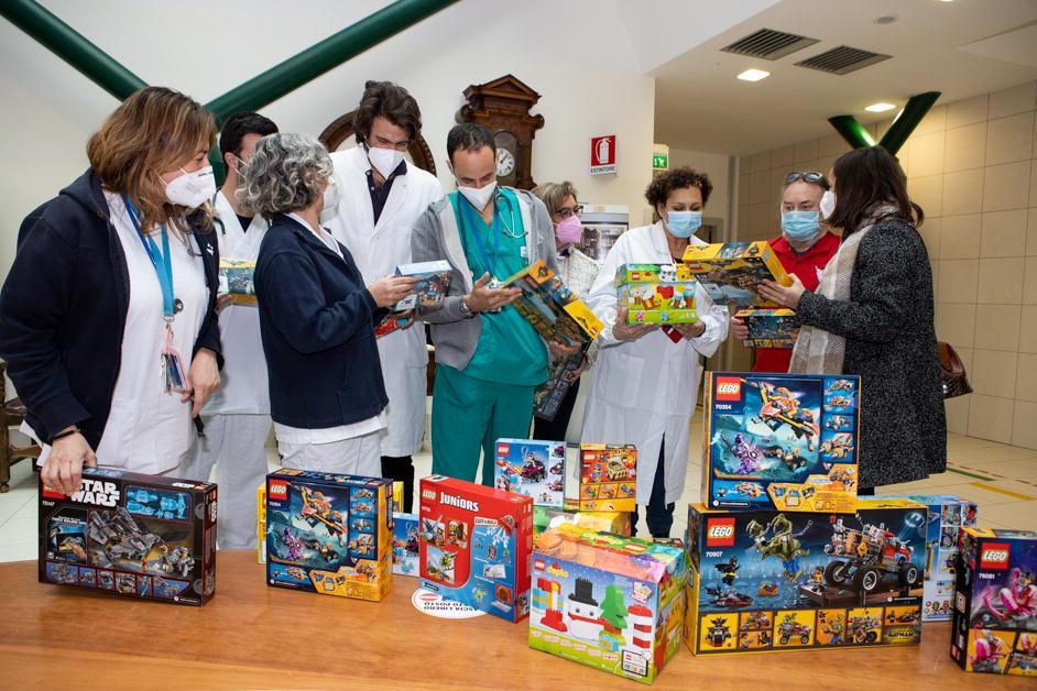 In occasione dell’Epifania tante scatole di Lego per i bambini ricoverati nel reparto di pediatria dell'ospedale San Giuseppe di Empoli