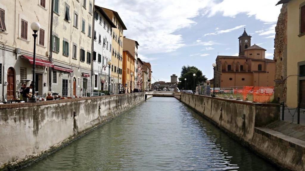 Uno scorcio del fosso di Viale Caprera visto dai Bottini dell’Olio (foto Marzi)