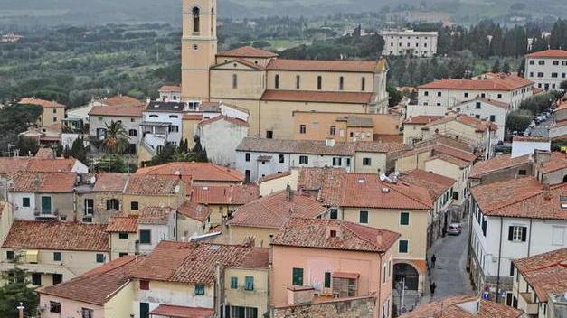 Una veduta di Rosignano Marittimo: ci sono varie possibilitò di lavoro nel settore pubblico