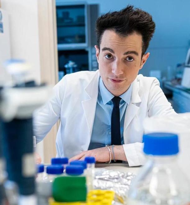 Marco Martinelli, ricercatore della Scuola superiore Sant’Anna e presentatore di programmi di divulgazione scientifica su RaiScuola e RaiDue, sarà il conduttore della prima edizione interamente online di “11Lune d’inverno”