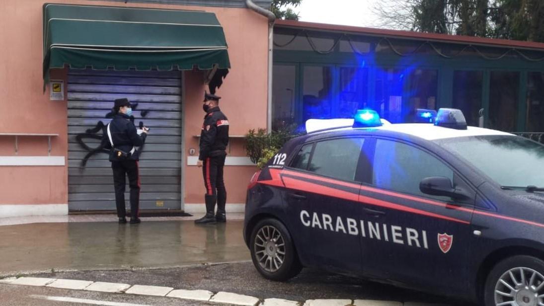 Ferrara, bar "Mezza luna" non rispetta le regole: locale chiuso
