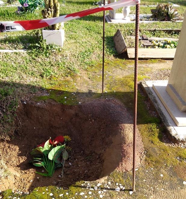 La voragine nel cimitero