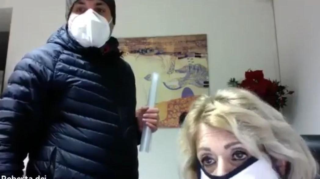 Uno screenshot dal video dove si vedono Roberta Dei e Luca Corsi
