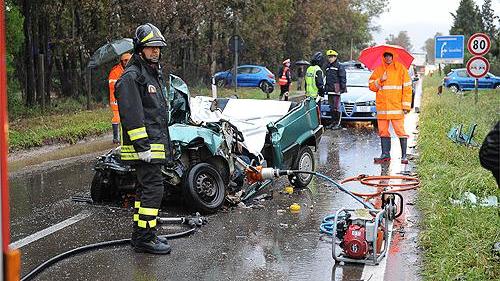 Maltempo, scontro auto furgone a Villacidro: un morto 