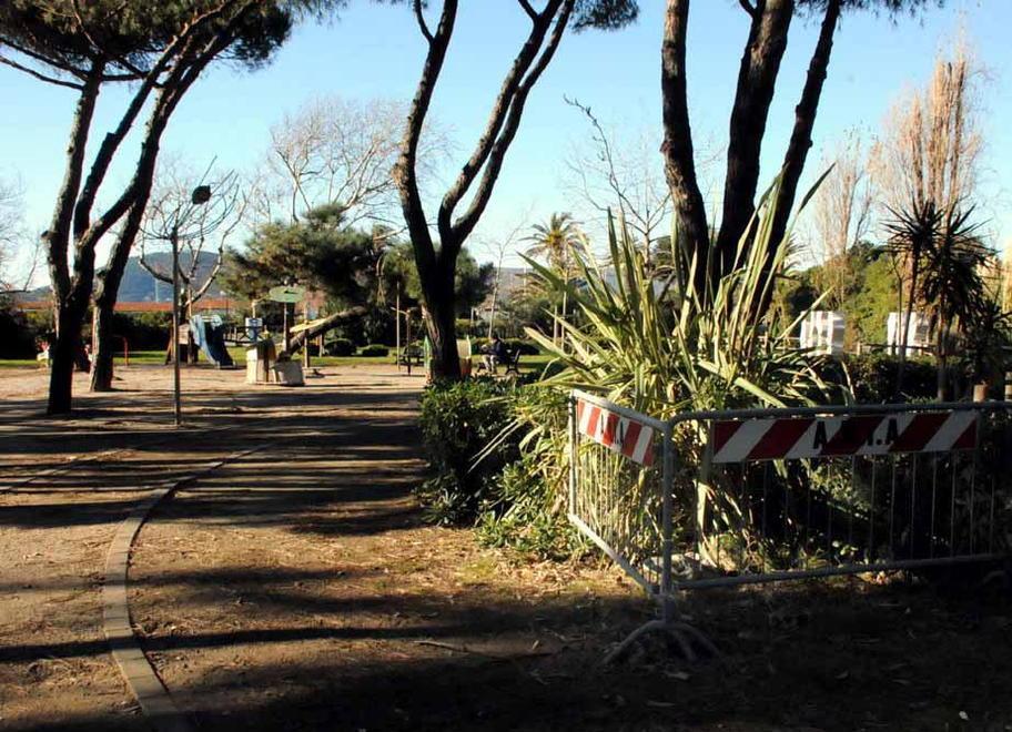 Un’area giochi nel parco per ricordare il portuale Alessandro Lorenzani