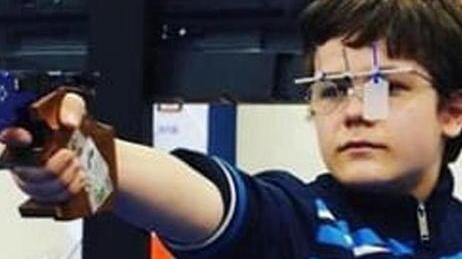 La mira infallibile di Tommaso: a 13 anni già un astro del tiro a segno