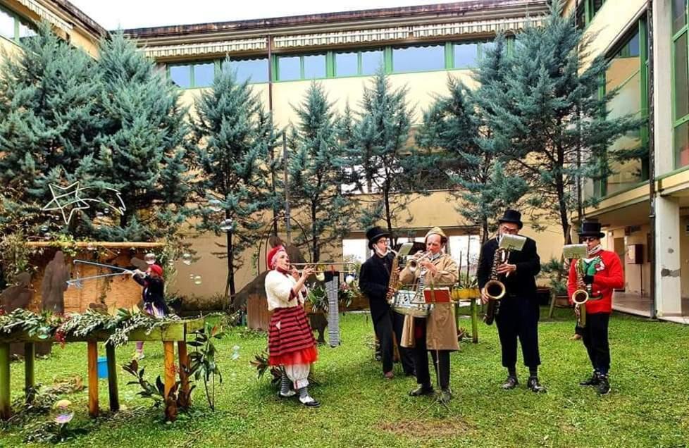 Dai cittadini 600 regali per gli ospiti della “Gori” Ieri festa per la consegna 