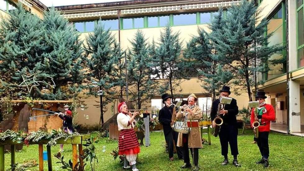 Dai cittadini 600 regali per gli ospiti della “Gori” Ieri festa per la consegna