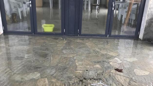 Il sottopontile ridotto a una grande pozzanghera
