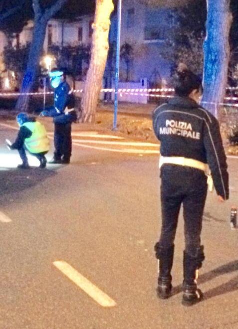 È rimasto un’ora davanti alla caserma poi la confessione «Sono stato io, ma...» 