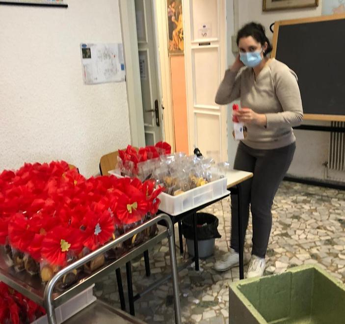 Biscotti preparati dagli alunni inviati alle famiglie bisognose