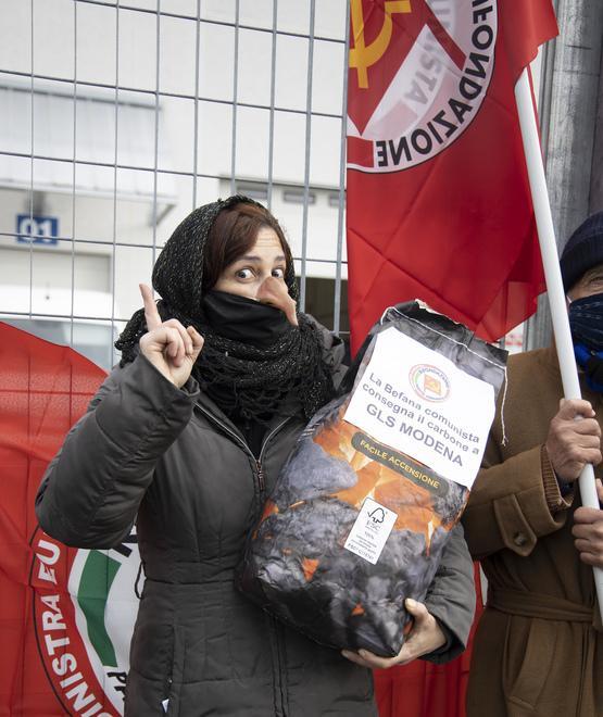 La Befana Comunista punisce la Gls Carbone anche per Comune e Regione 
