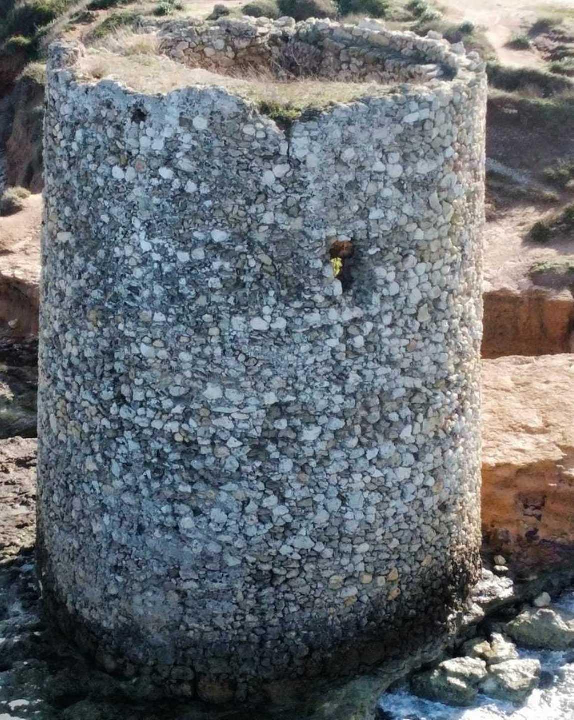La torre di Abbacurrente rischia di finire in mare 