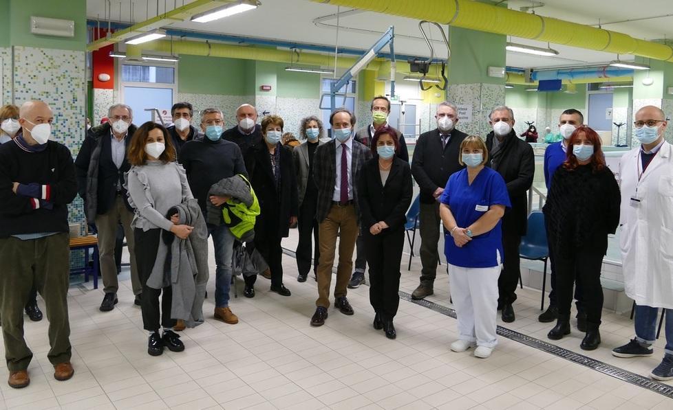 Gli ordini sanitari modenesi: «Vacciniamoci tutti» A Baggiovara si lavora 12 ore al giorno 