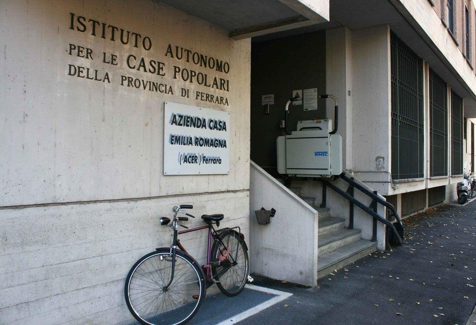 Ferrara, sette in famiglia e alloggio a rischio: «Forse i documenti non bastano» 