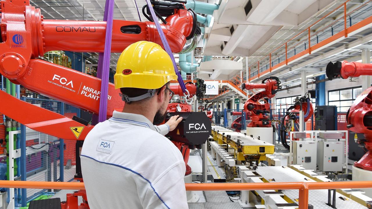 Linea di produzione nello stabilimento Fca di Mirafiori