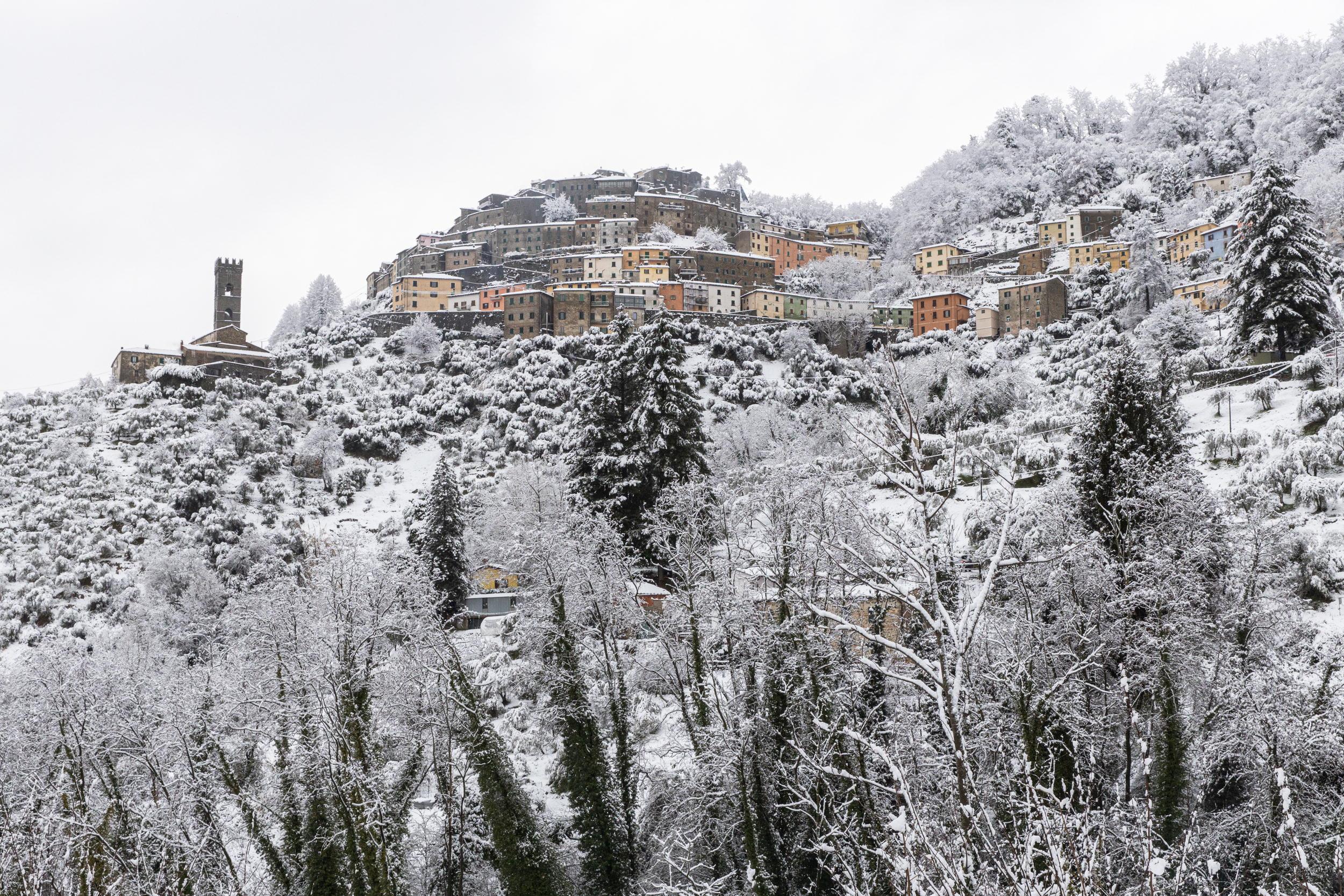 Immagine di Vellano sotto la neve (Foto Nucci)