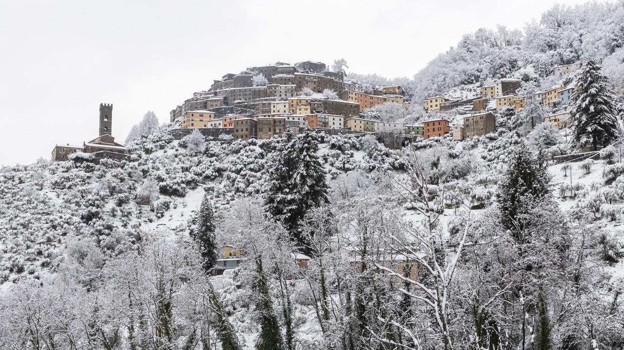 Immagine di Vellano sotto la neve (Foto Nucci)