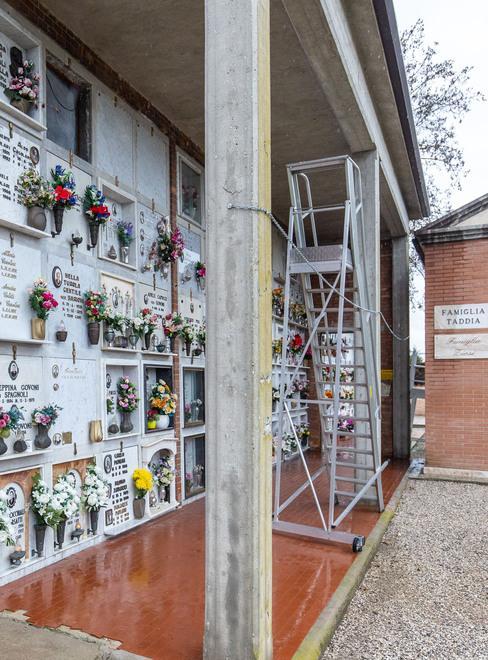 Corlo, subisce furti al cimitero: lascia un biglietto e si ritrova delle offese 