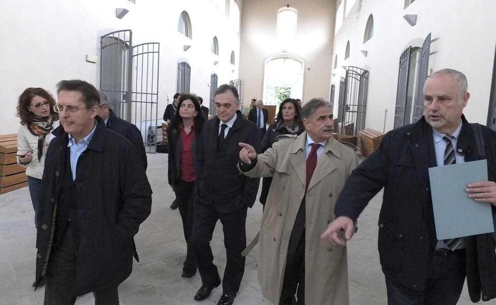 Enrico Rossi nell’area dei Vecchi Macelli nel novembre 2014