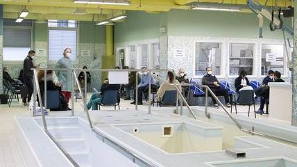 A Modena avanzano vaccini a fine giornata: gli operatori chiamano i parenti. Indagine dei Nas