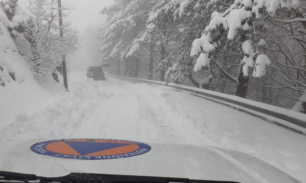 Dopo il caos e le multe chiusa fino a domani la via di Campocecina