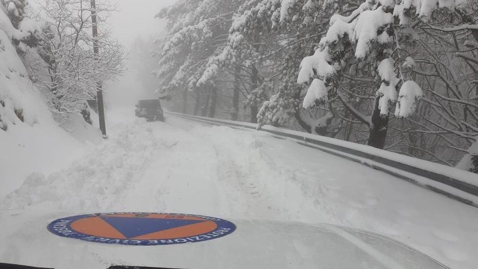 Dopo il caos e le multe chiusa fino a domani la via di Campocecina