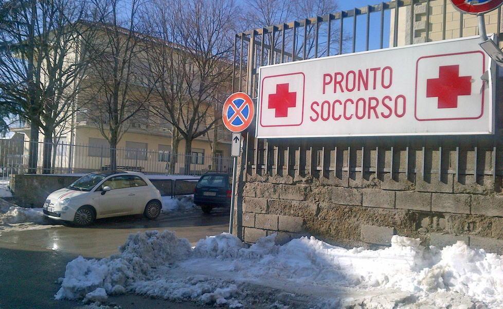 Analisi, attesa fuori al freddo Proteste davanti all’ospedale 