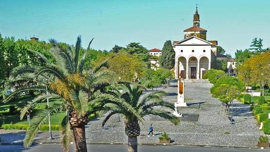 «Più negozi e servizi o Vada rischia di diventare soltanto un dormitorio»