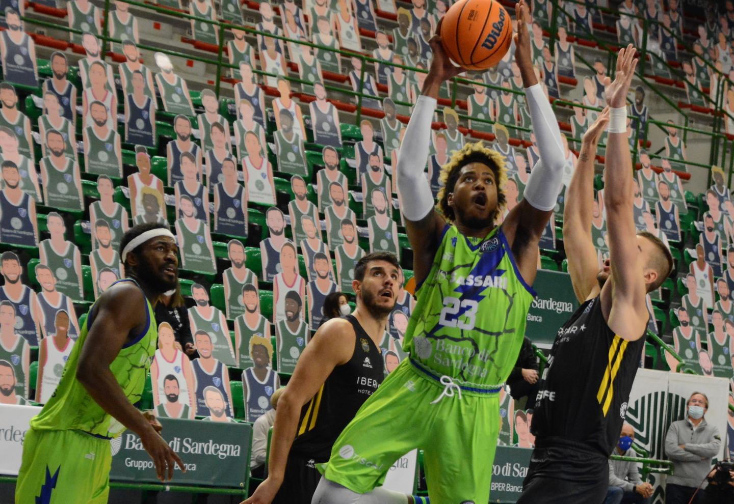 La Dinamo alle Canarie per inseguire un’impresa 