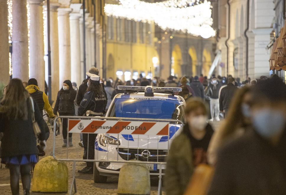 «Natale, tanti contagi in famiglia» Da lunedì l’Emilia Romagna è arancione 