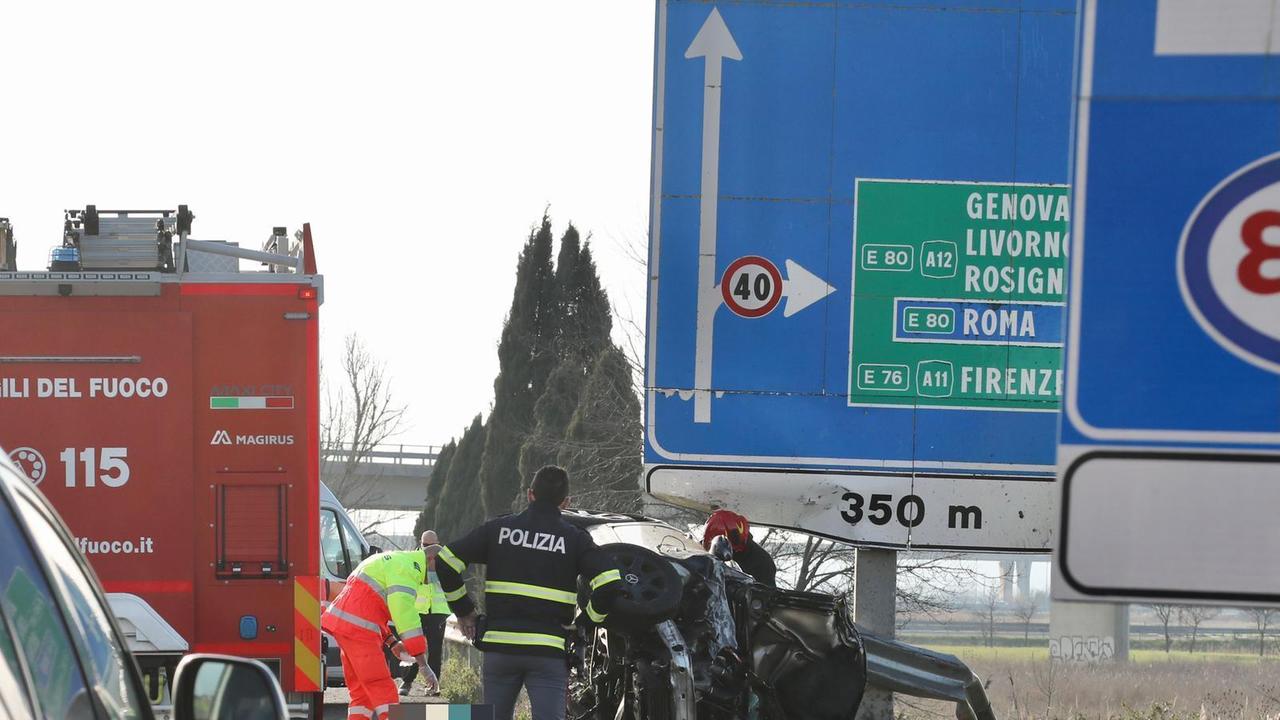 Un'immagine dell'incidente mortale sulla Fi-Pi-Li (foto Dario Marzi)