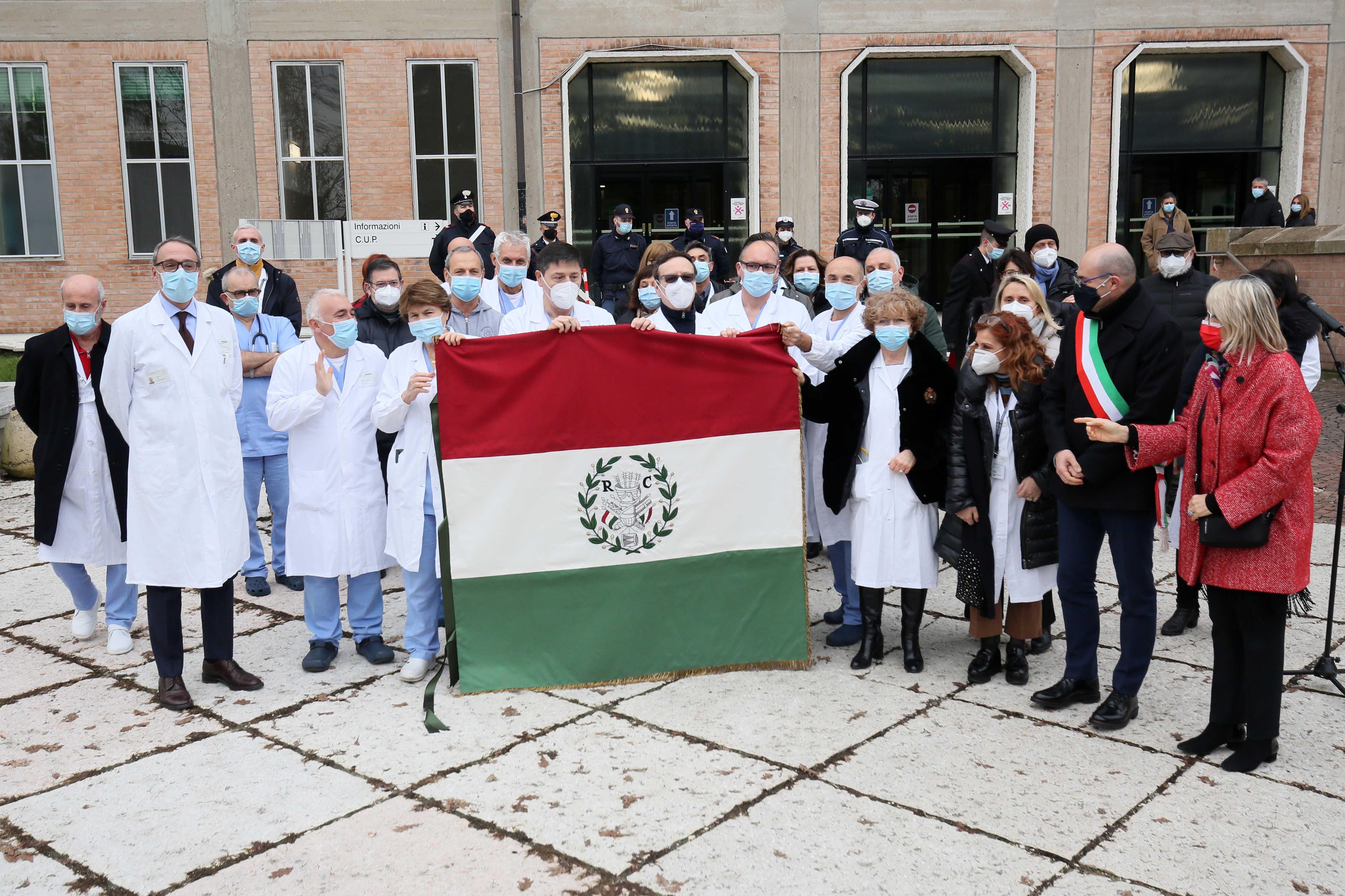 Reggio Emilia, consegnato alla sanità il Primo Tricolore