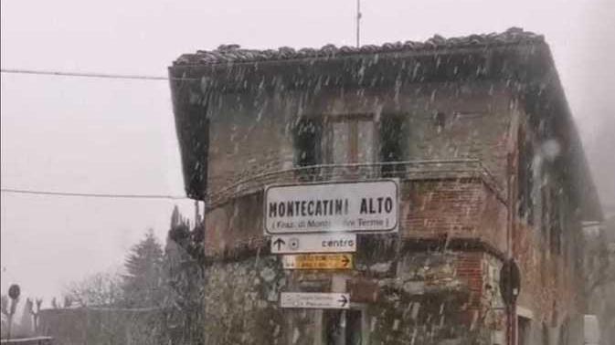 Prima neve, 585 famiglie restano al buio