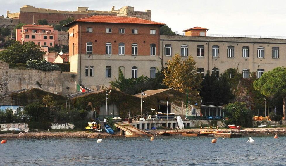 «Vogliamo tornare in aula, non è la scuola a far correre il virus» 