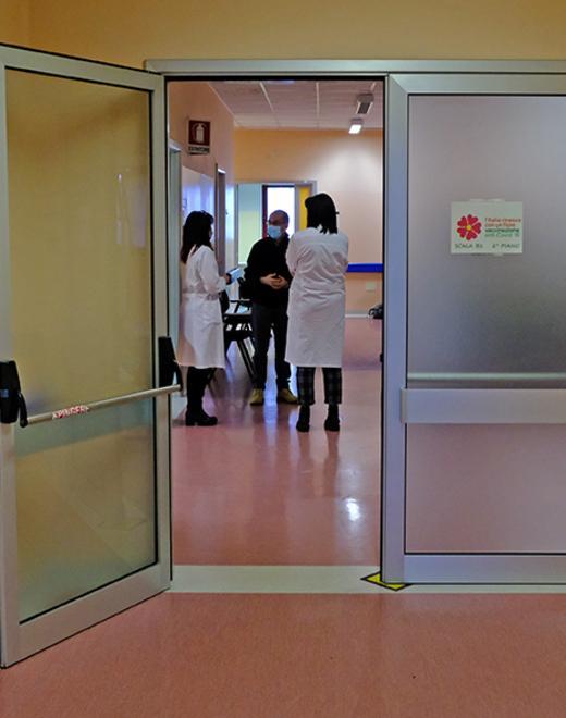 A Cecina vaccinati 142 ospedalieri oggi altri trenta in programma 