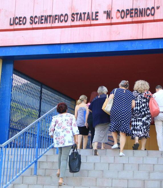 Mancata riapertura delle scuole: protesta davanti al Copernico