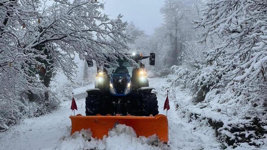 La neve ha imbiancato Valbisenzio e Montalbano