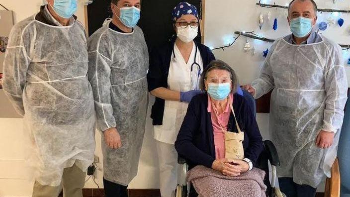 Ha 101 anni la prima ospite a ricevere la vaccinazione