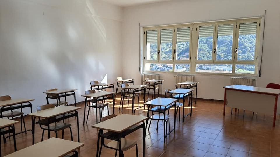 Covid, scuole: ancora 24 ore di attesa in Sardegna per sapere quando riaprono le superiori
