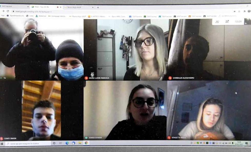 Gli studenti e l'effetto Covid: l’alienazione del pc fisso davanti agli occhi e il timore di non rivedere i compagni