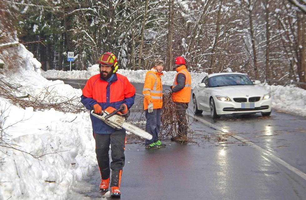 Riaperta al transito la strada Modenese ma 550 abitazioni restano al buio 