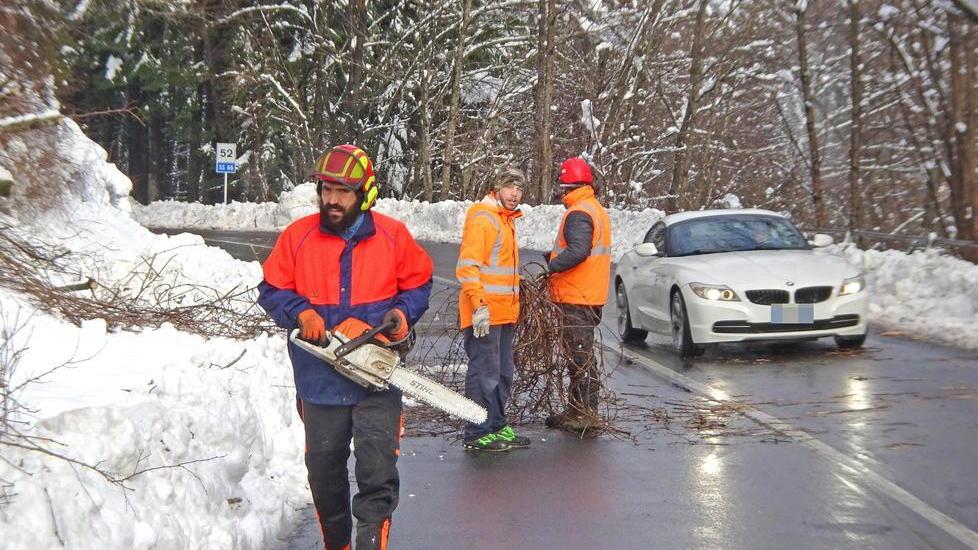 Riaperta al transito la strada Modenese ma 550 abitazioni restano al buio